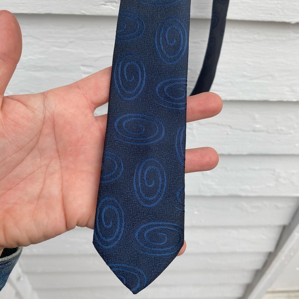 Elegant Blue Swirl Pattern Tie